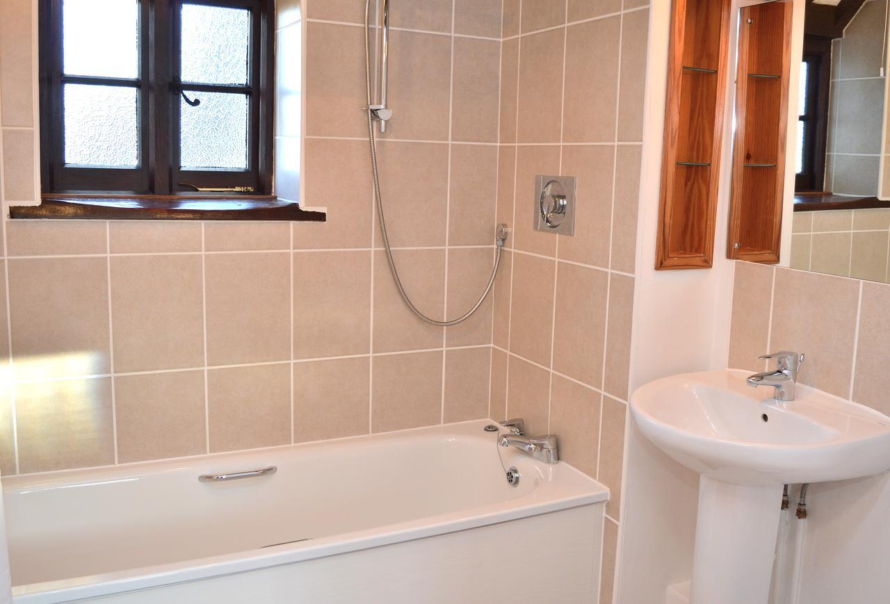 Three Gates Farm Holiday Cottages Huntsham Exteriör bild