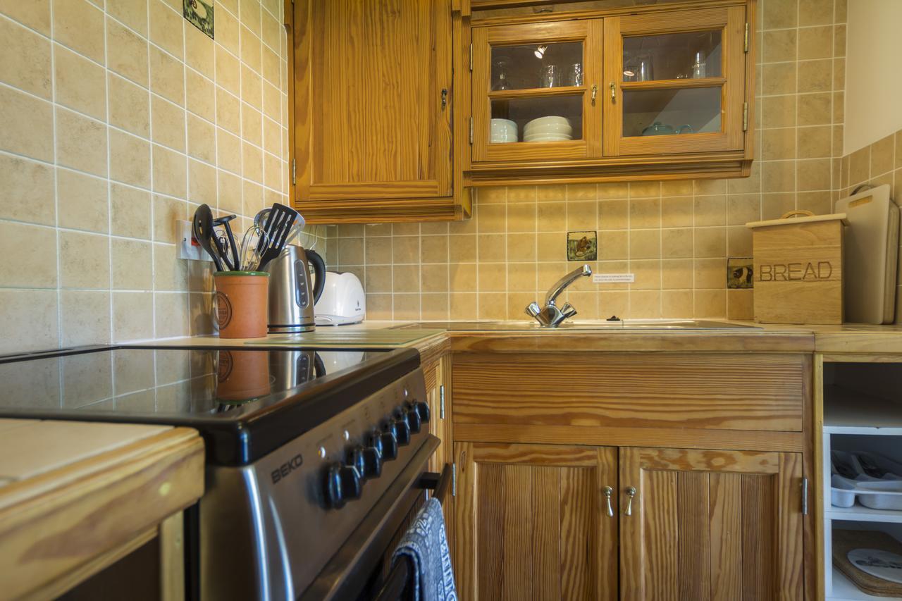 Three Gates Farm Holiday Cottages Huntsham Exteriör bild