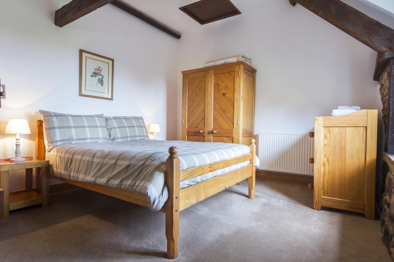 Three Gates Farm Holiday Cottages Huntsham Exteriör bild