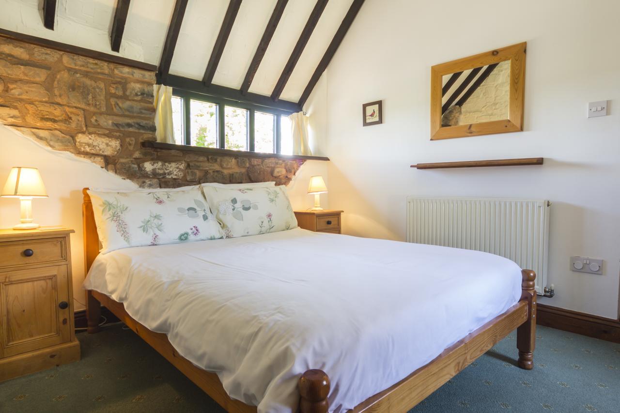 Three Gates Farm Holiday Cottages Huntsham Exteriör bild